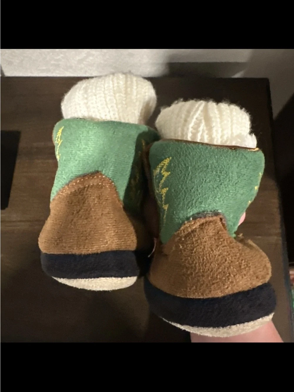 John Deere Infant Baby Booties Size 6-12mn brown soft sole, slip-on, lined, warm